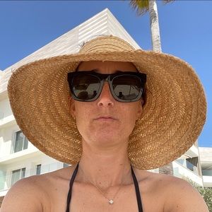 Roll up travel visor